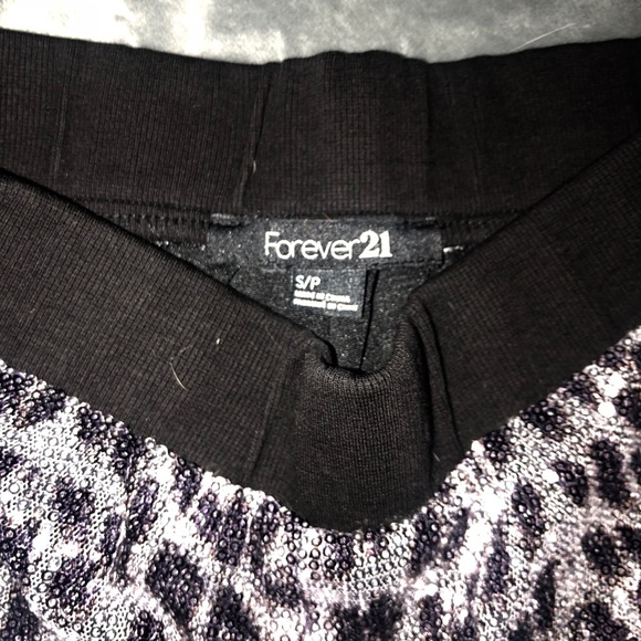 Forever 21 *NWOT* Leopard Print Shorts - Picture 2 of 2